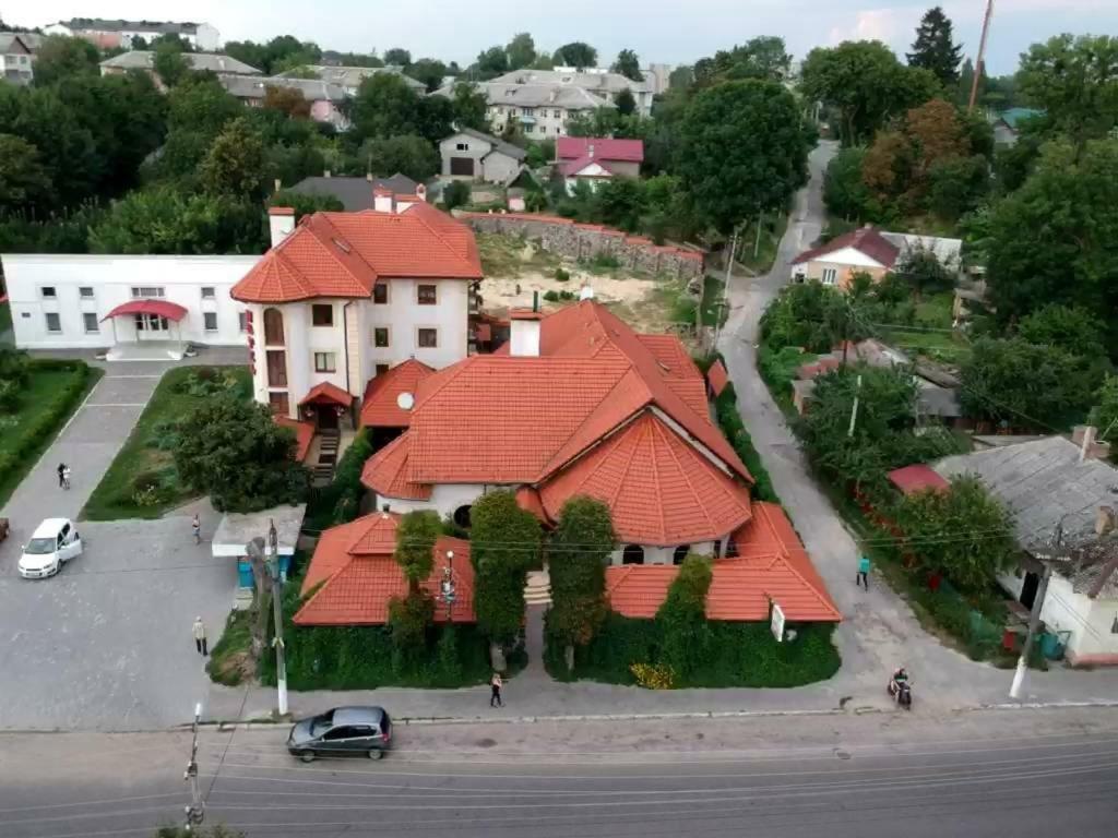 Hotel Maestro Ostroh Exterior foto