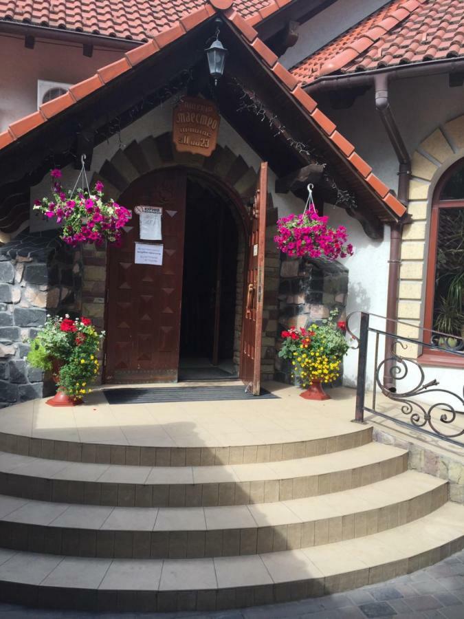 Hotel Maestro Ostroh Exterior foto