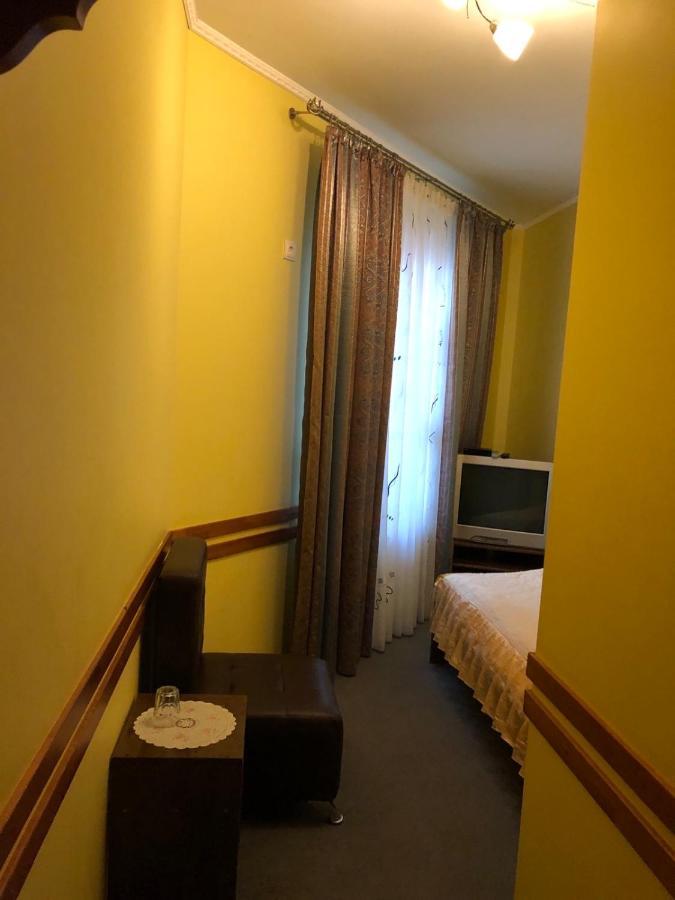 Hotel Maestro Ostroh Exterior foto